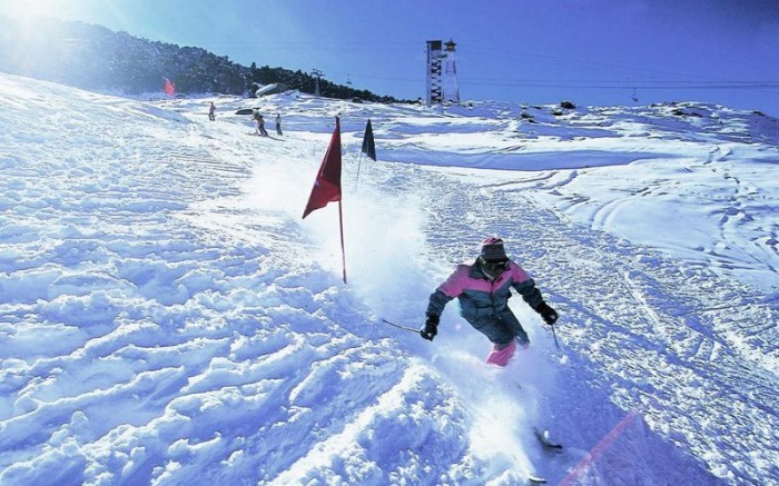 Skiing in India