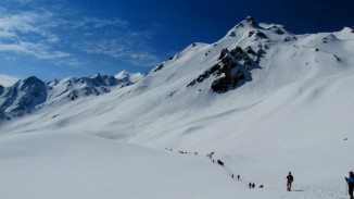 beautiful Sari Pass Trekking india