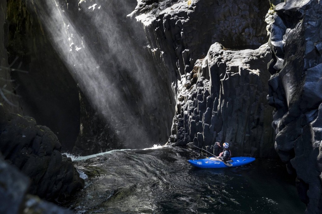 nouria-newman-kayak-drop-chutes-riviere