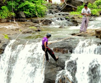 Waterfall-Rappelling-at-Bhekare-With-Mumbai-Travellers