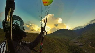 jessica-goh-paraglider