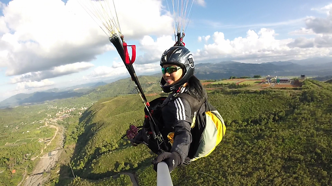 jessica-goh-singapore-paraglider-selfie
