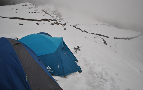 snowfal and camping nag tibba trek