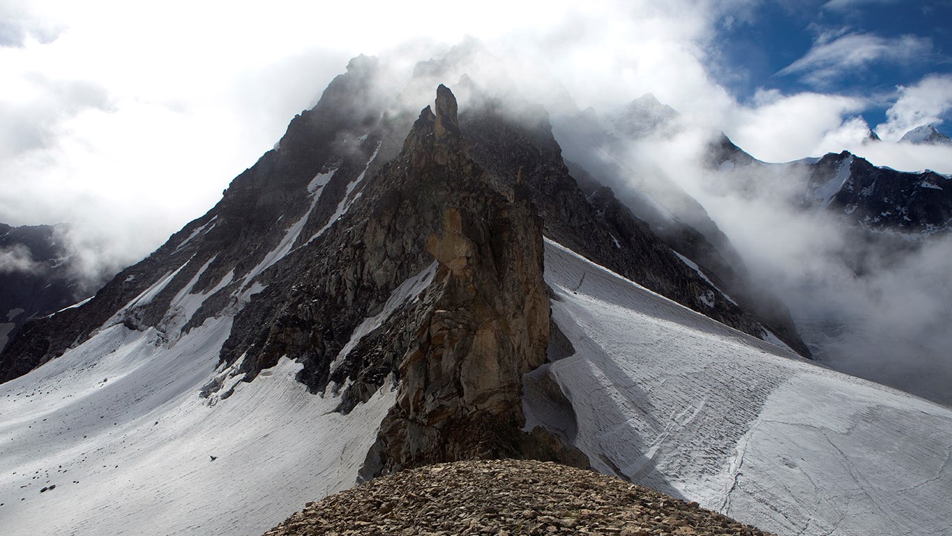 Bhyundar Khal Trek img